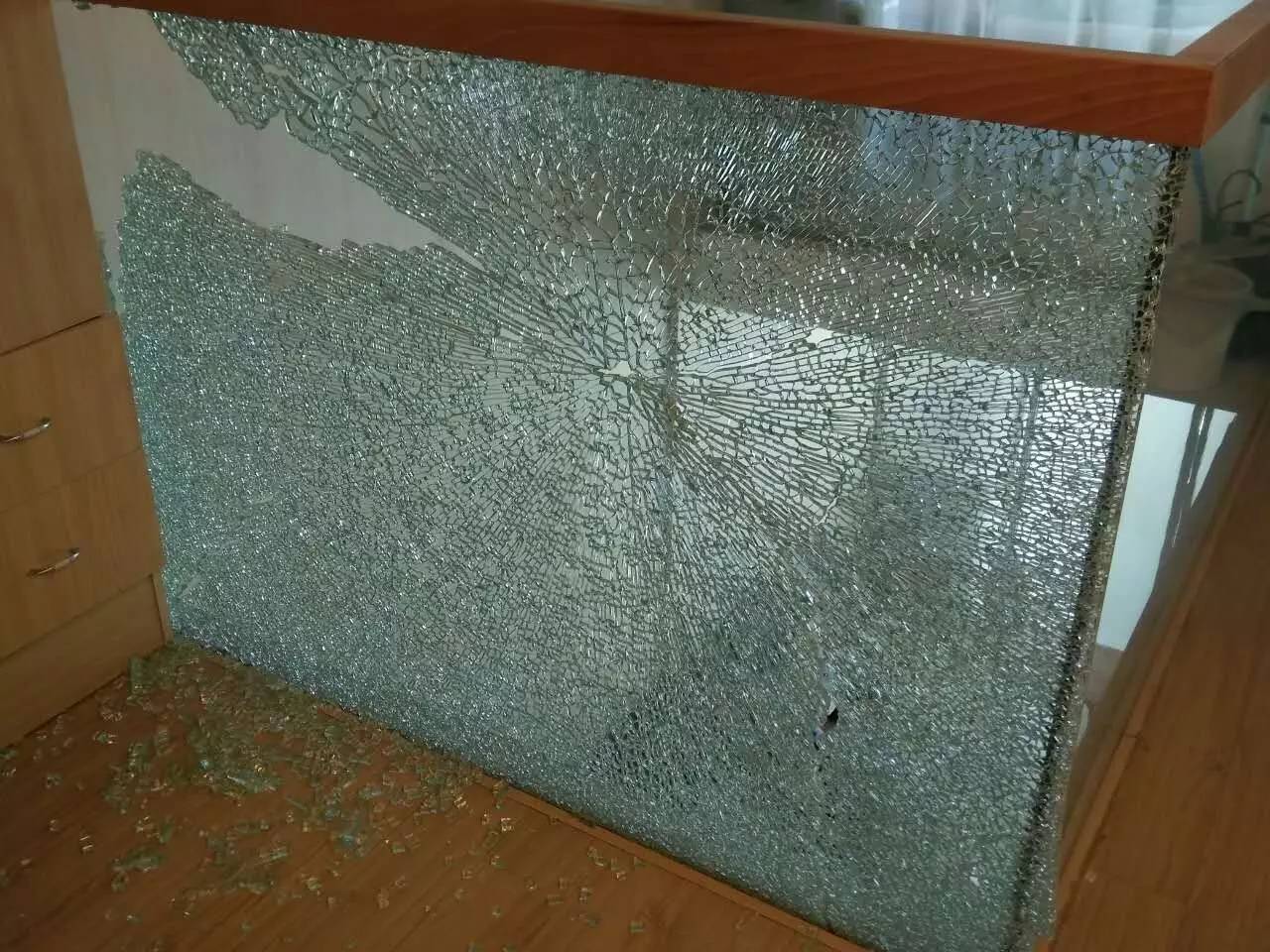鋼化玻璃頻發爆裂，翡翠灣住戶安全堪憂
